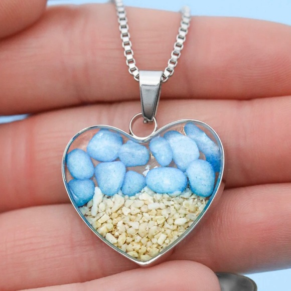 🔄 🆕 Sand Heart Necklace 💙 - Picture 2 of 6
